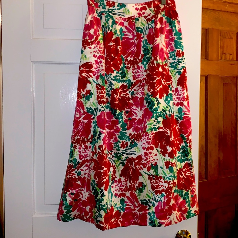 Never been worn. Vineyard vines skirt